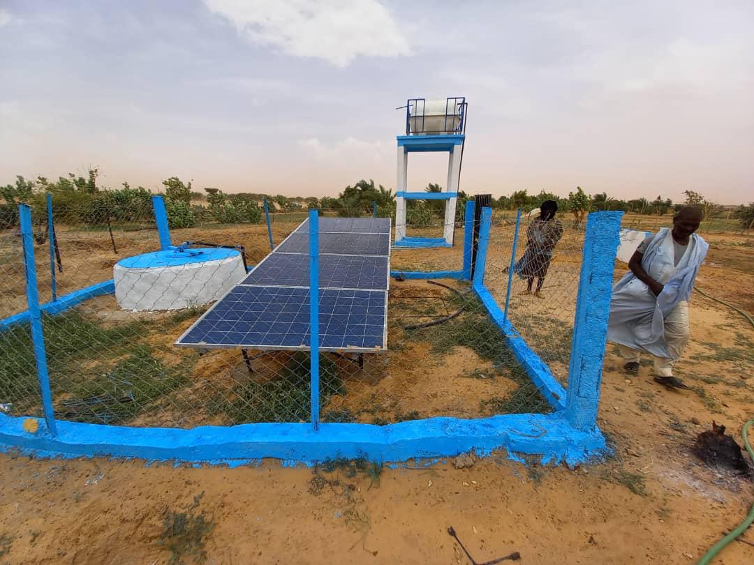 Installation solaire et château d'eau